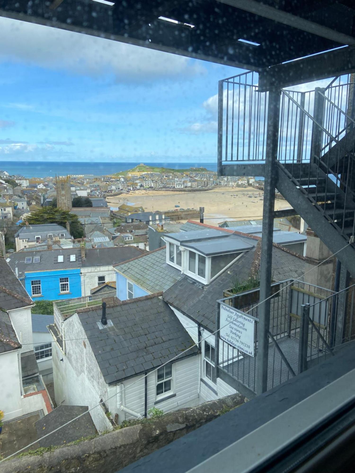 Huer'S Watch A Beautifully Presented Private Apartment With Far Reaching Views Over St Ives Harbour And Bay And Free Onsite Parking For Larger Groups Book Along With Our Connecting Two Sister Apartments Buitenkant foto